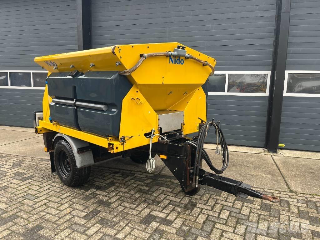 Nido Stratos معدات نشر الرمال والملح