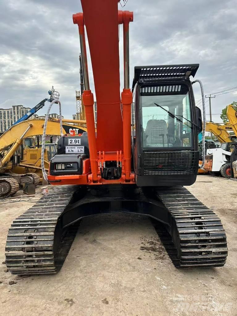 Hitachi ZX 200 حفارات زحافة