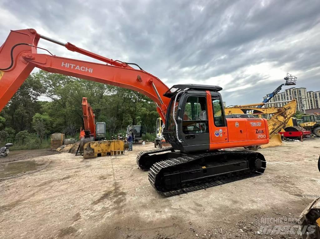 Hitachi ZX 200 حفارات زحافة