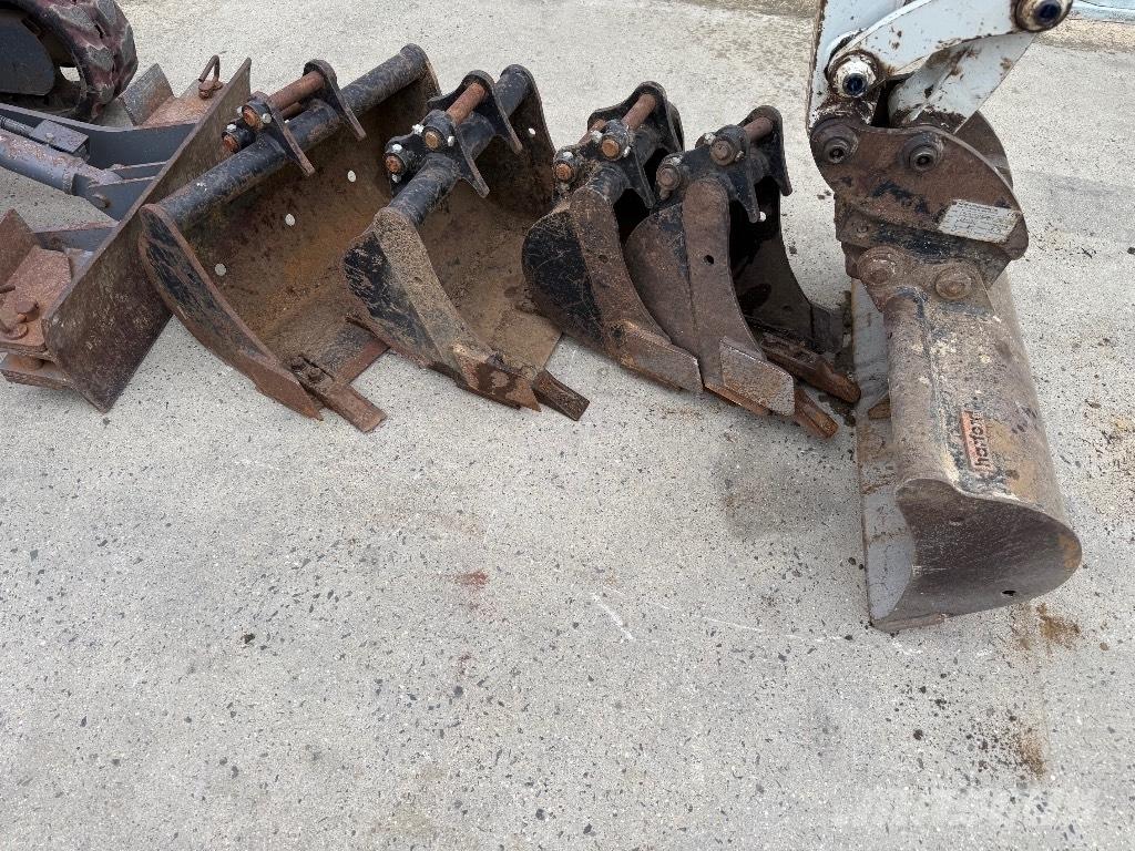 Takeuchi TB 210 حفارات صغيرة أقل من 7 طن (حفارات صغيرة)