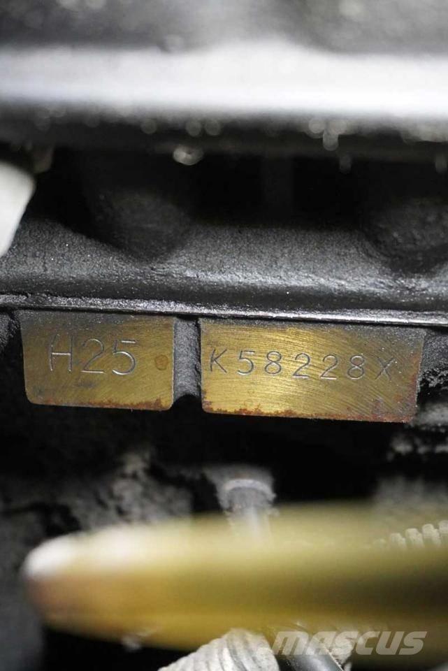 Nissan UGD02 A 32 PQ شاحنات LPG