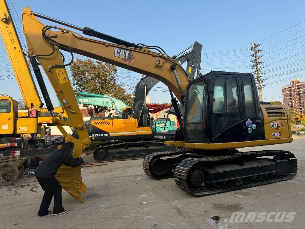 CAT 313 D حفارات زحافة