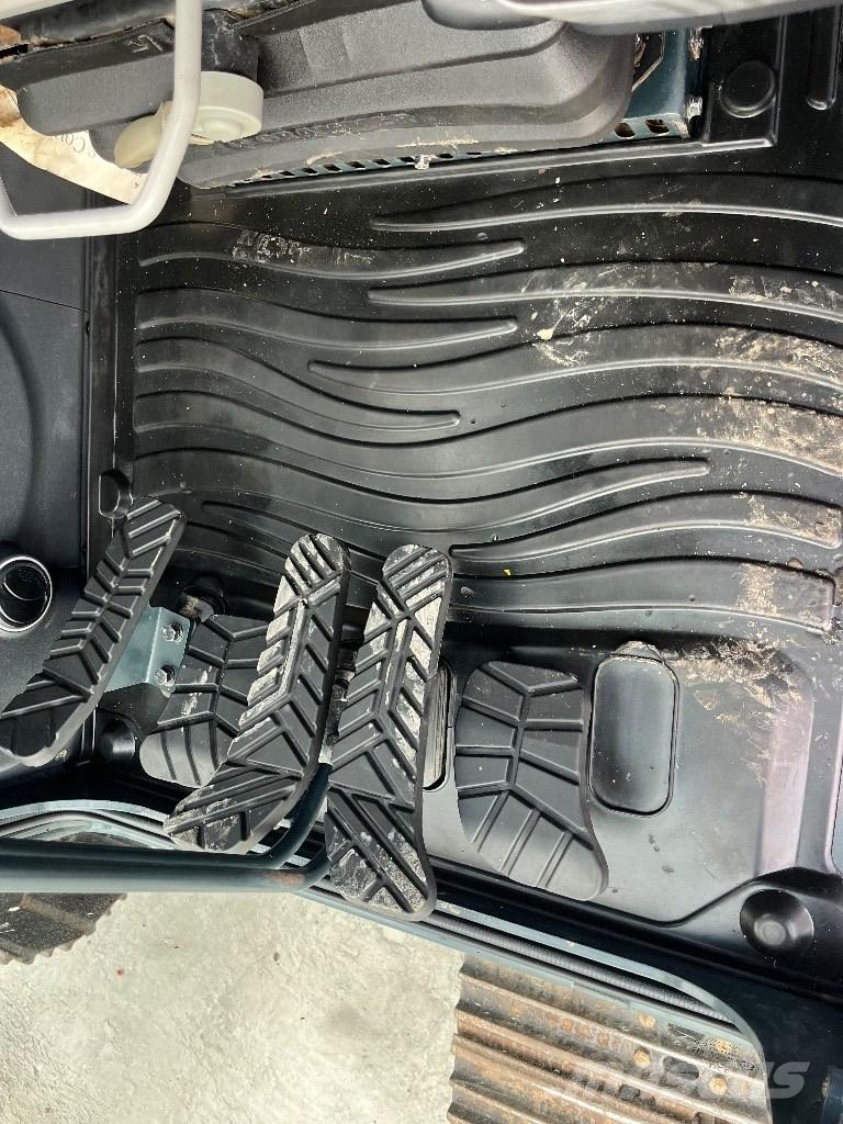 Hyundai HX140L حفارات زحافة