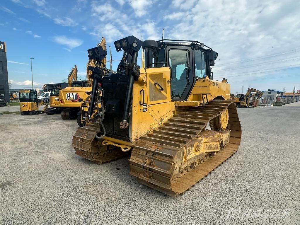 CAT D 6 XE بلدوزرات مجنزرة