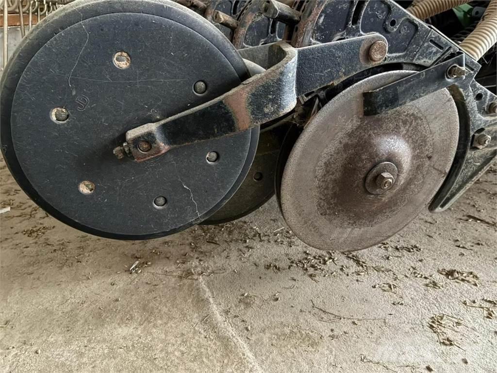 John Deere 740 A مثاقيب