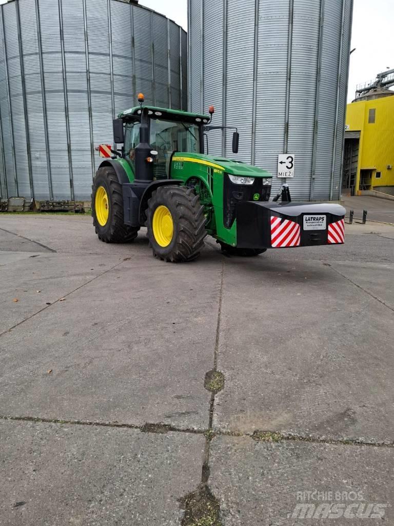 John Deere 8370 R الجرارات