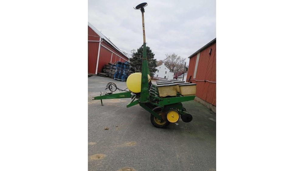 John Deere 7000 معدات بذر