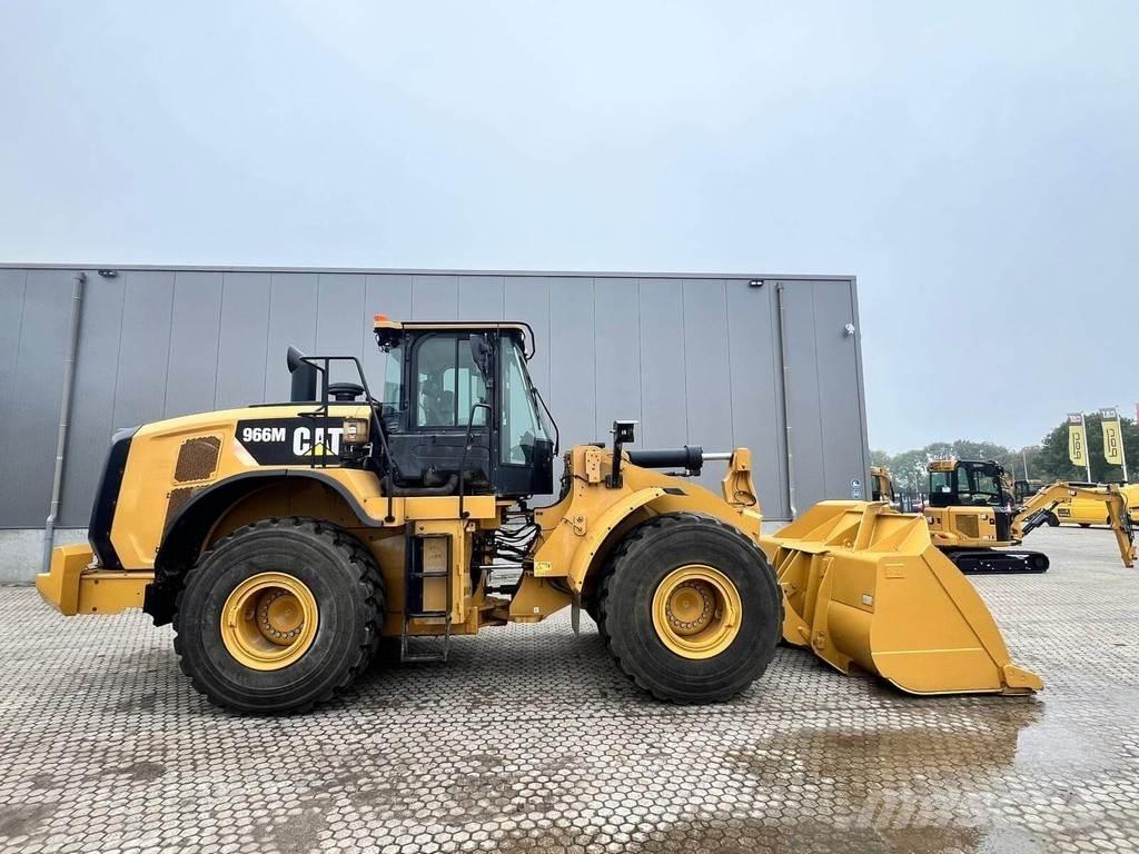 CAT 966M لوادر بعجل