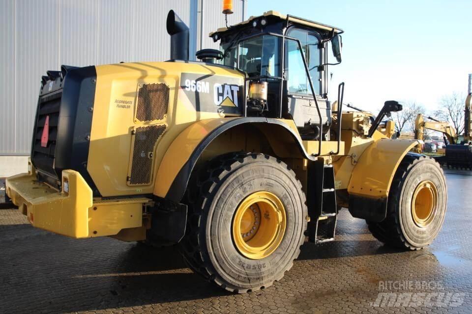 CAT 966M لوادر بعجل
