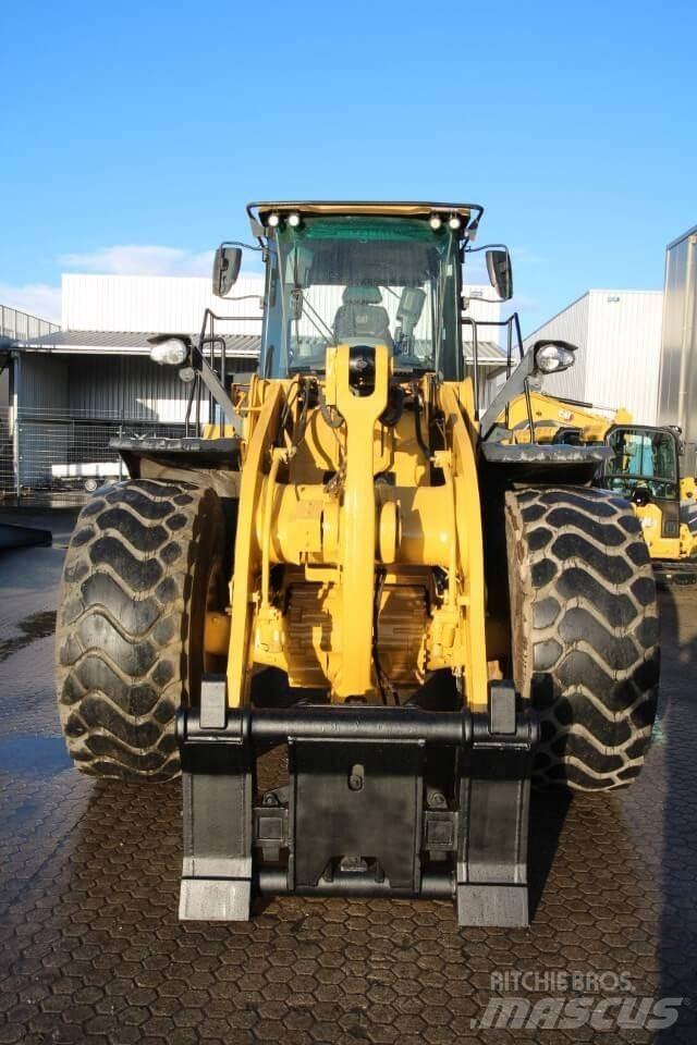 CAT 966M لوادر بعجل