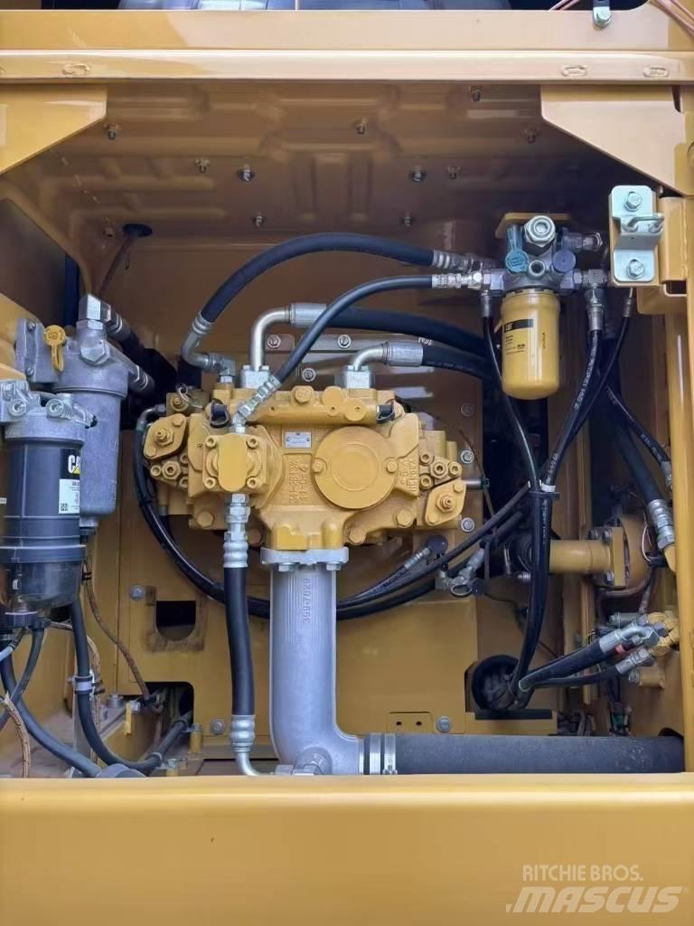 CAT 320 E حفارات زحافة