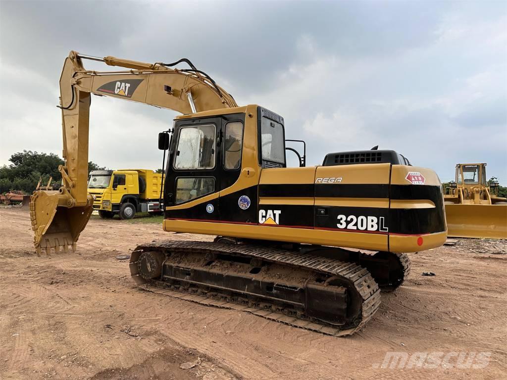 CAT 320 B حفارات زحافة