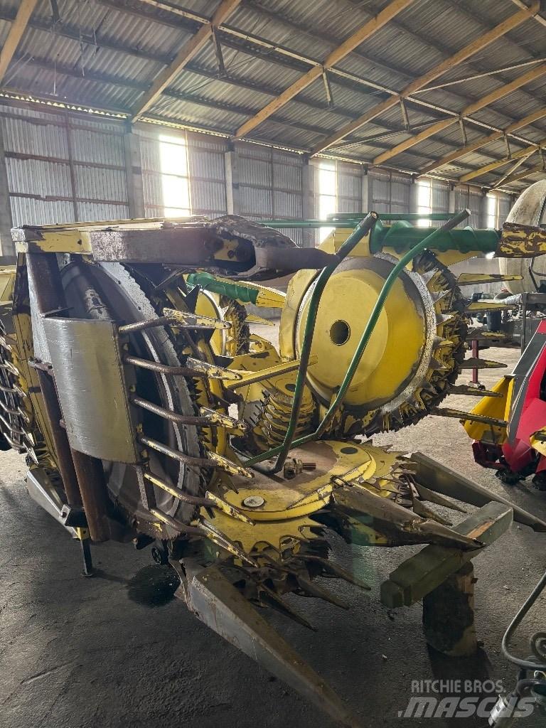 John Deere 7250 حصادات الأعلاف