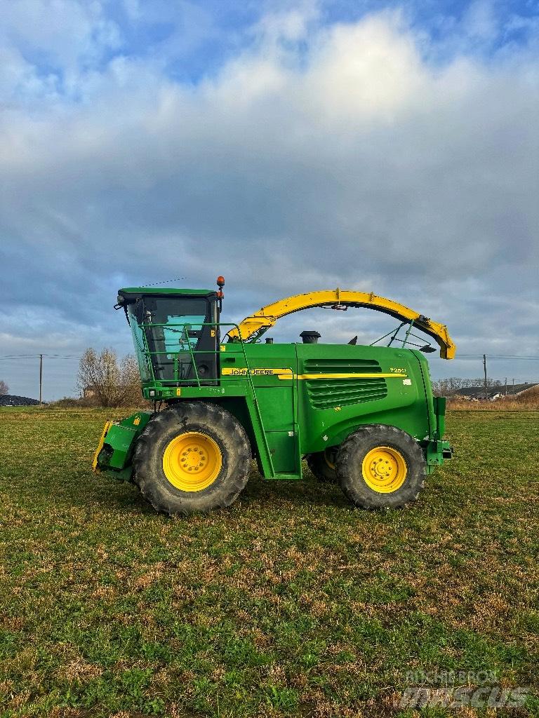 John Deere 7250 حصادات الأعلاف
