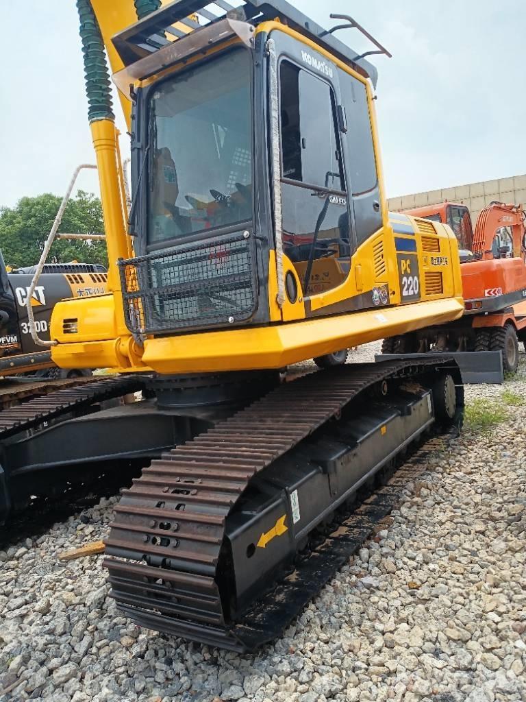Komatsu PC 220-8 حفارات زحافة