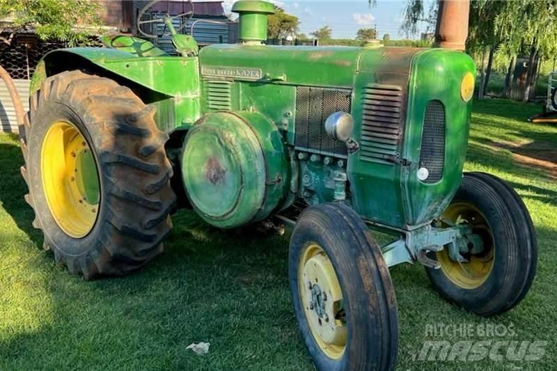 John Deere Lance الجرارات