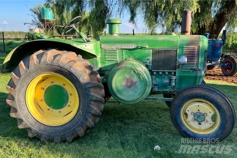 John Deere Lance الجرارات