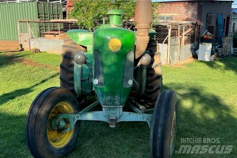 John Deere Lance الجرارات