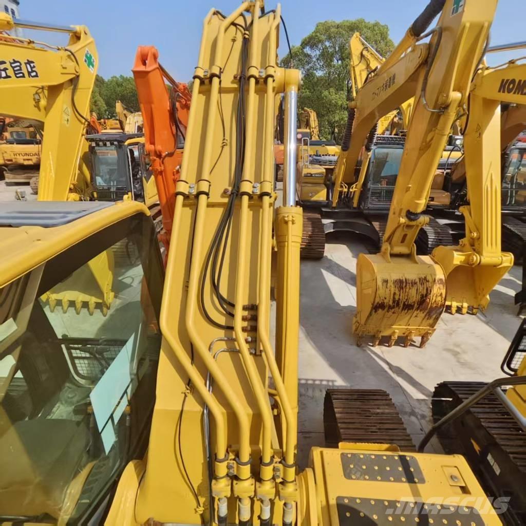 Komatsu PC 220-8 حفارات زحافة