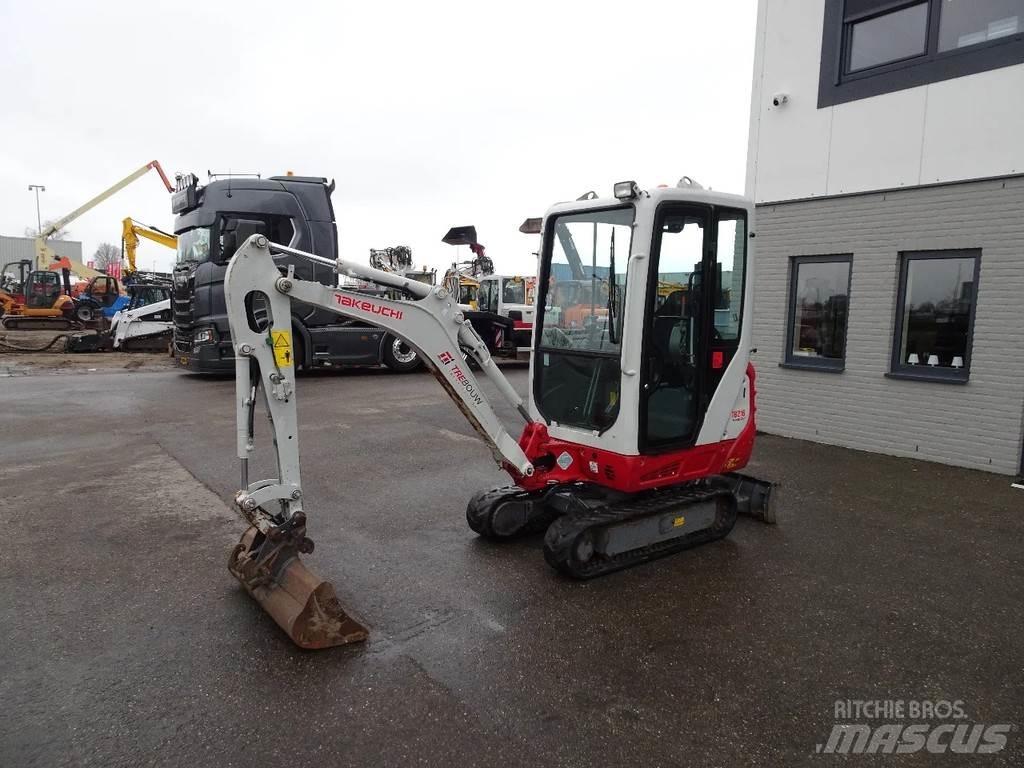 Takeuchi TB216 حفارات صغيرة أقل من 7 طن (حفارات صغيرة)