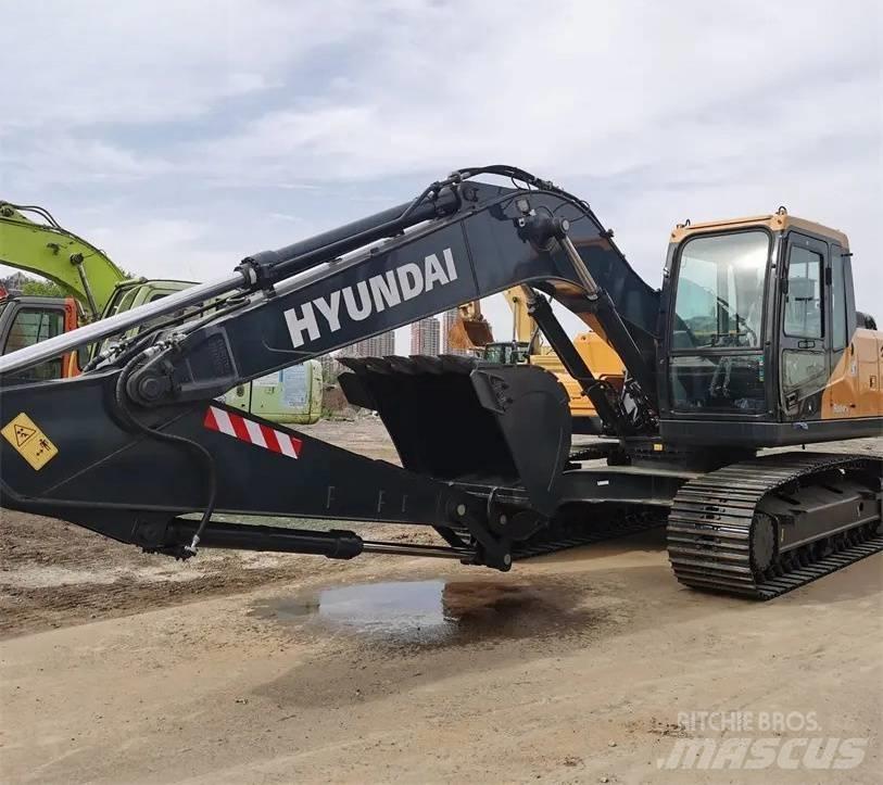 Hyundai Robex 215 VS حفارات زحافة