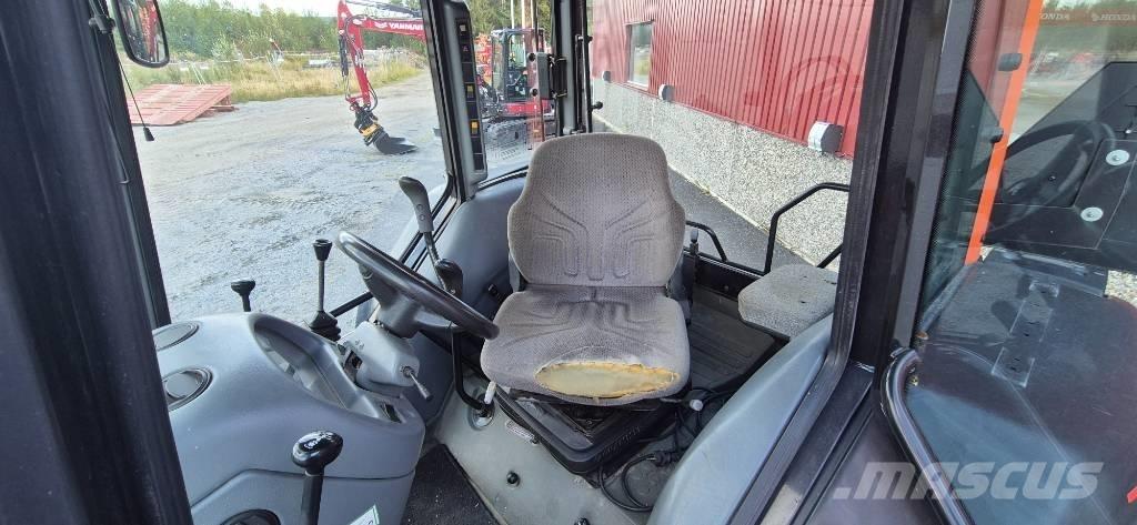 Valtra A 75 الجرارات