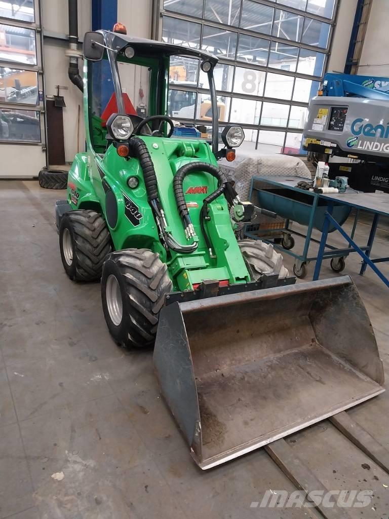 Avant 640 لوادر انزلاقية التوجيه