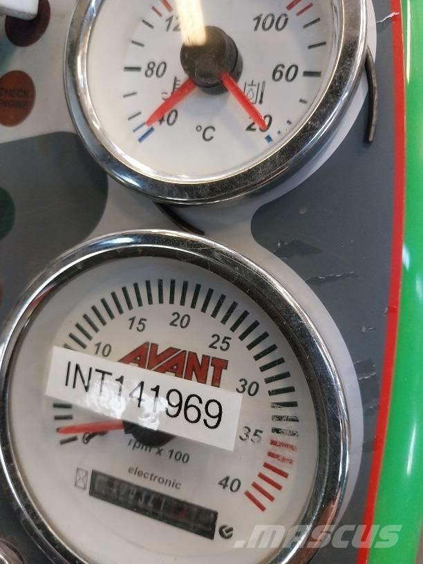 Avant 640 لوادر انزلاقية التوجيه