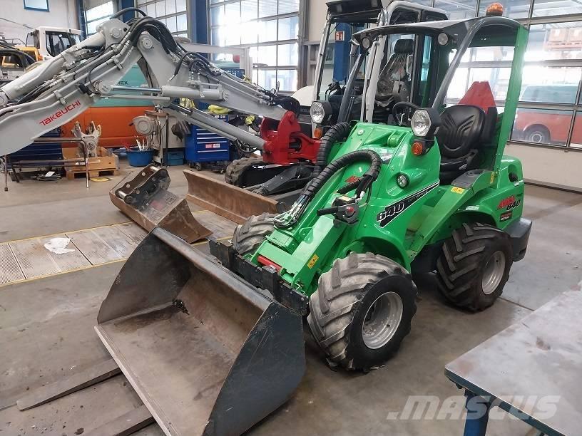 Avant 640 لوادر انزلاقية التوجيه