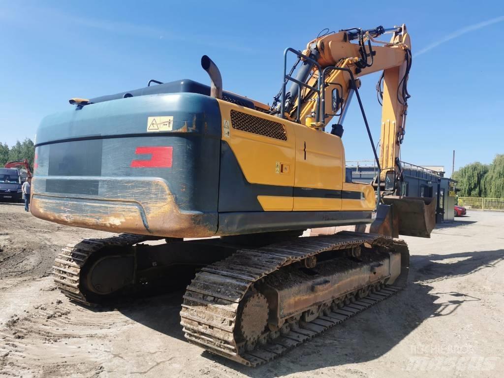 Hyundai HX 260 NL حفارات زحافة