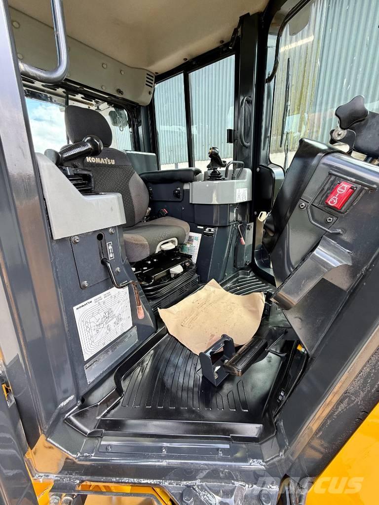 Komatsu D 61 PXi-24 بلدوزرات مجنزرة