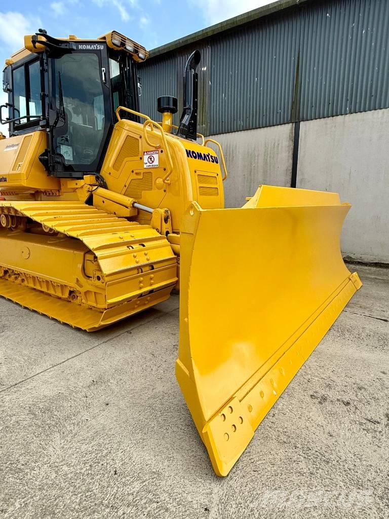 Komatsu D 61 PXi-24 بلدوزرات مجنزرة