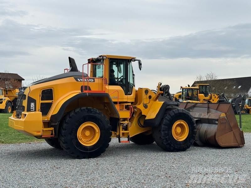 Volvo L 220 H لوادر بعجل
