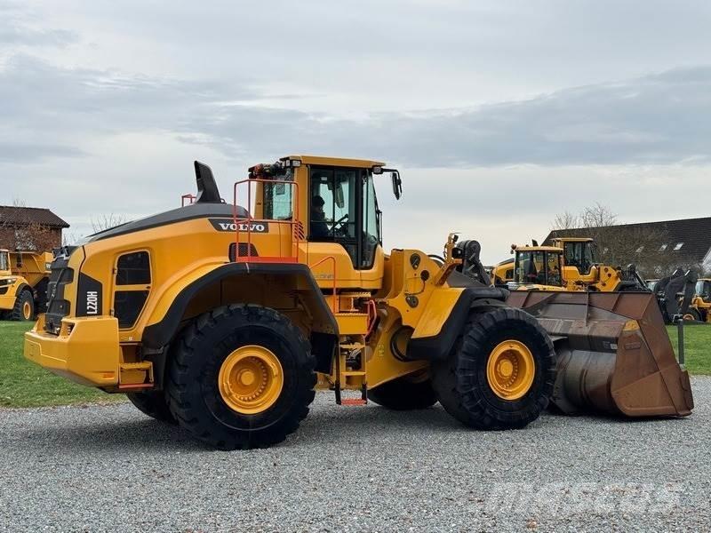 Volvo L 220 H لوادر بعجل