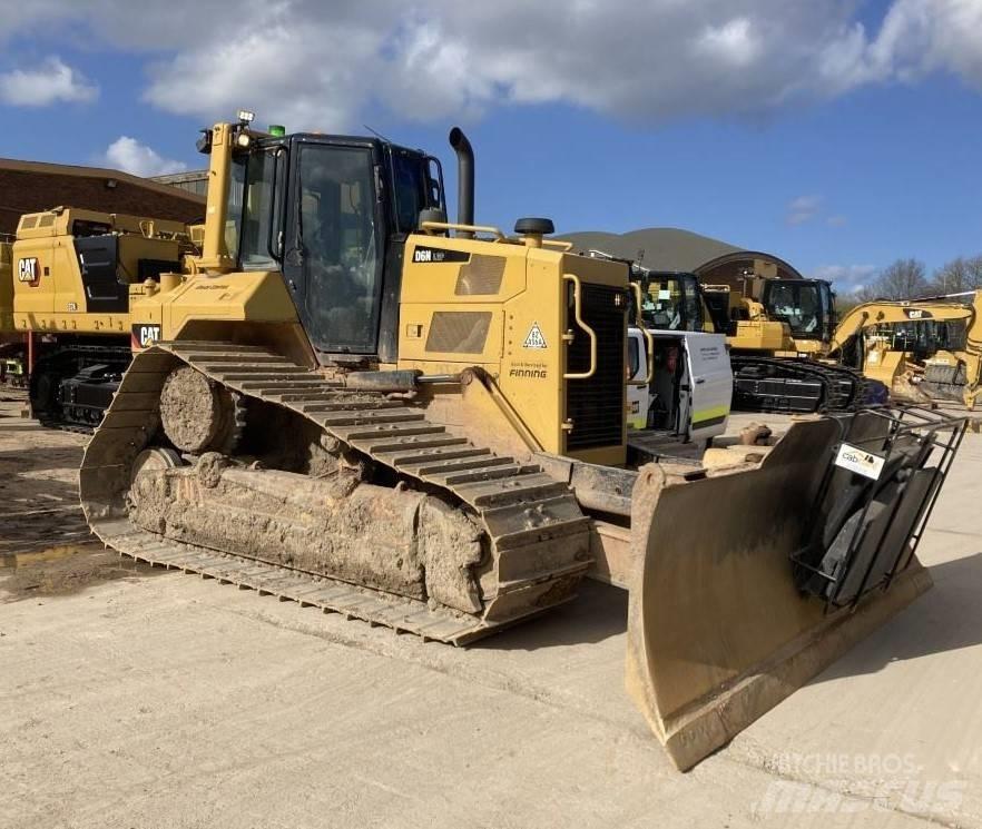 CAT D 6 N LGP بلدوزرات مجنزرة