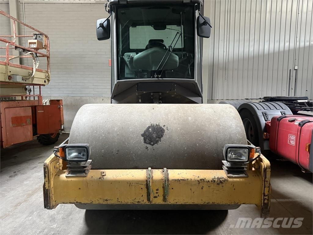 Volvo SD77 مداحل أحادية الأسطوانة