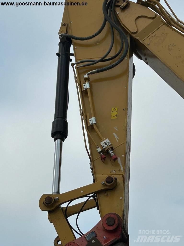 CAT 326 F LN حفارات زحافة
