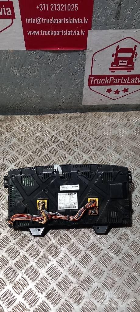 Scania R 440    2052210 كابينة والداخلية