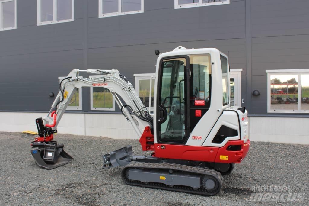 Takeuchi TB 225 حفارات صغيرة أقل من 7 طن (حفارات صغيرة)