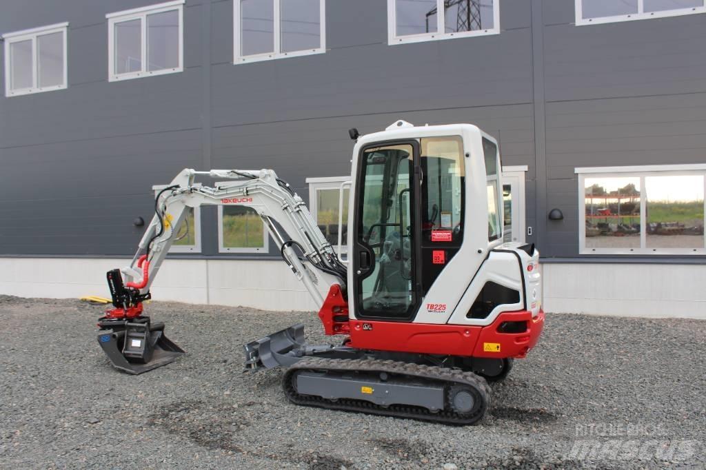 Takeuchi TB 225 حفارات صغيرة أقل من 7 طن (حفارات صغيرة)