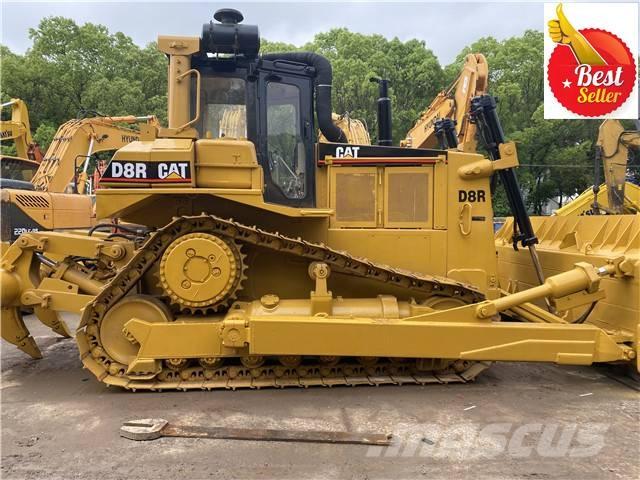 CAT D 8 R بلدوزرات مجنزرة