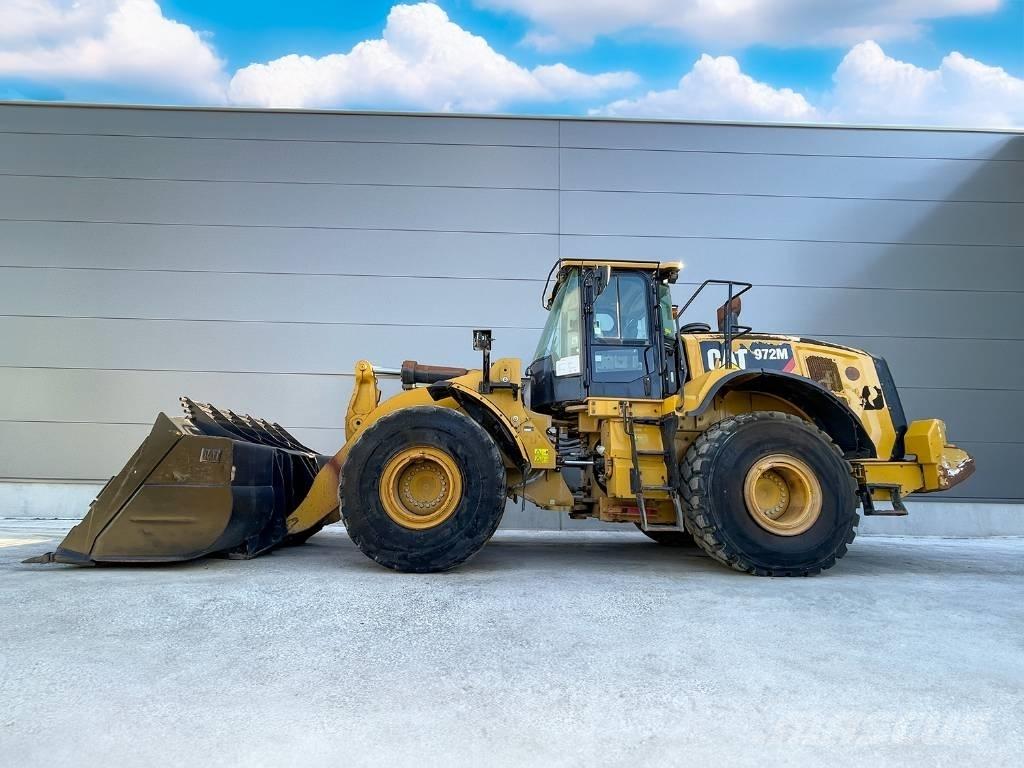 CAT 972M لوادر بعجل