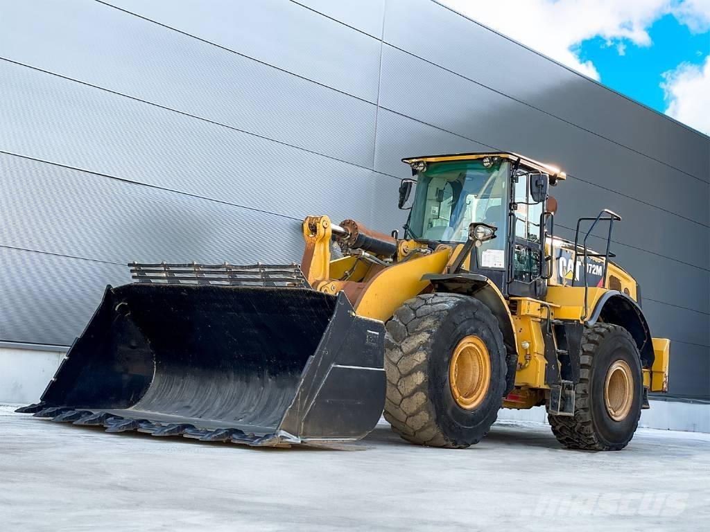 CAT 972M لوادر بعجل