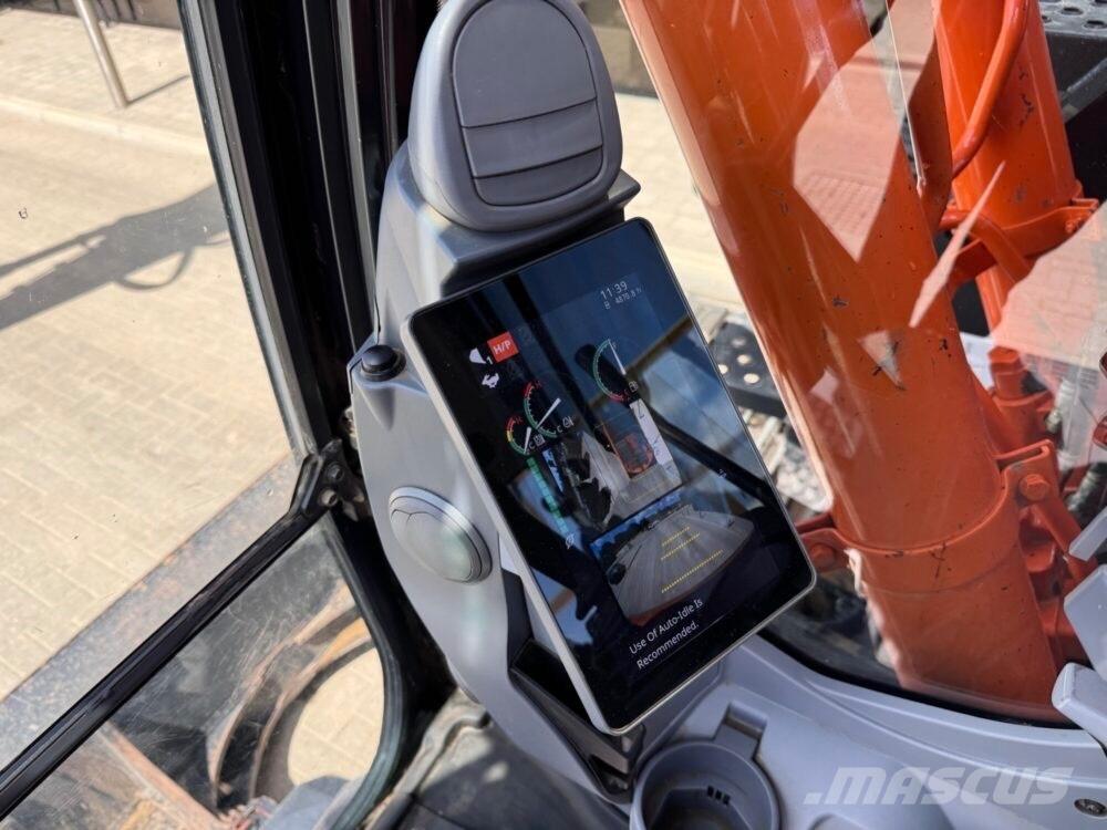 Hitachi ZX135USBL-7 حفارات زحافة