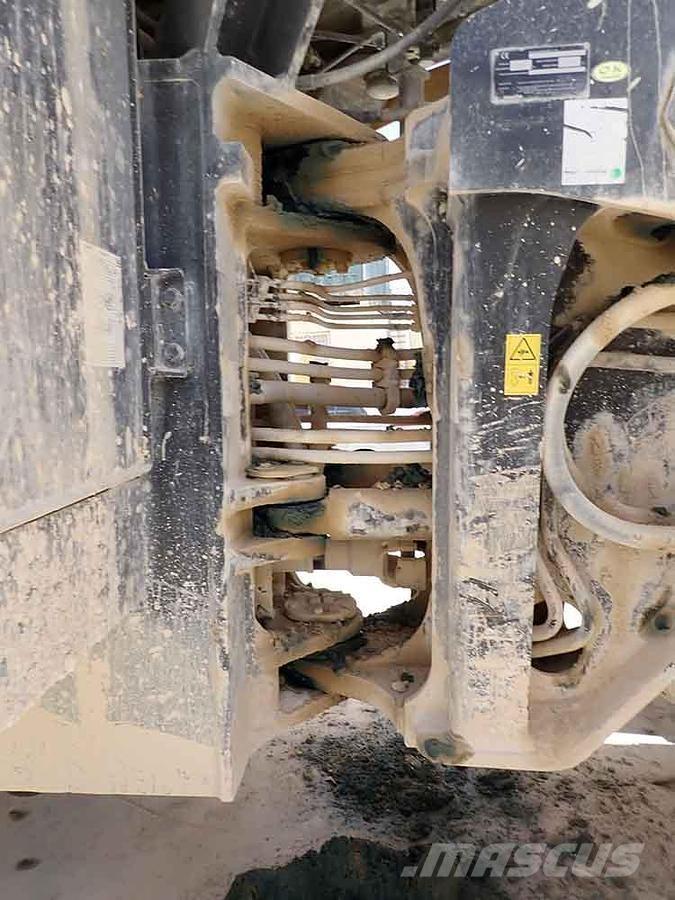 Komatsu WA600-8EO لوادر بعجل