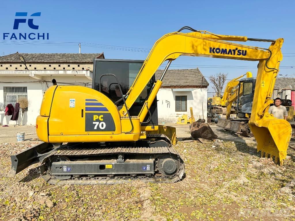 Komatsu PC70-8 حفارات زحافة