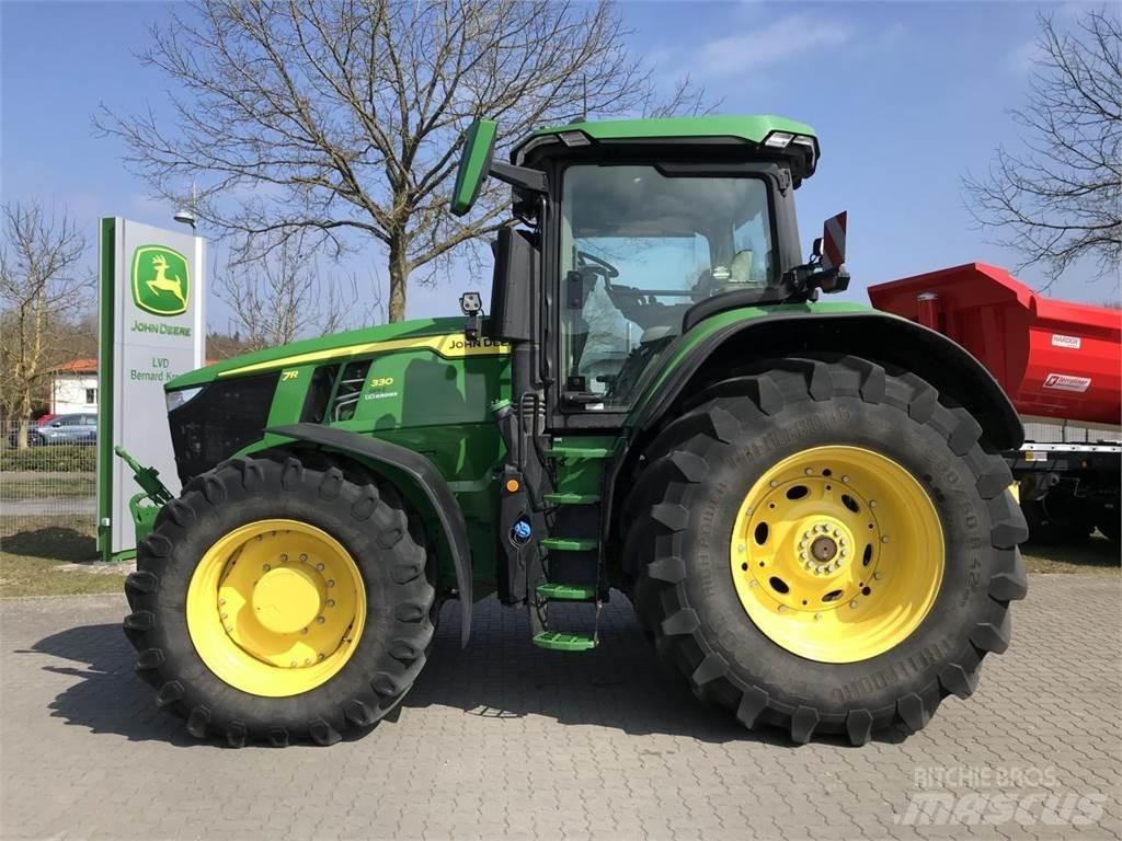 John Deere 7R 330 الجرارات