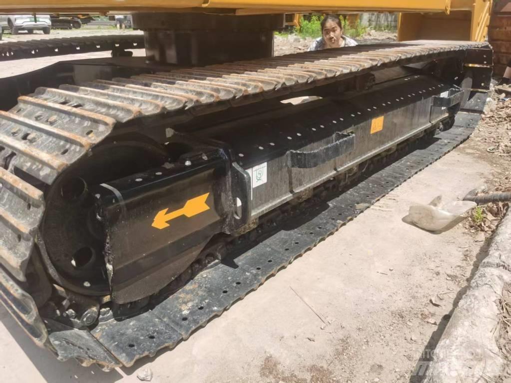 CAT 310 حفارات زحافة