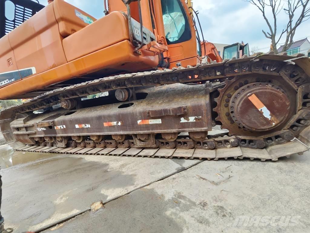 Doosan DX 300 LC حفارات زحافة
