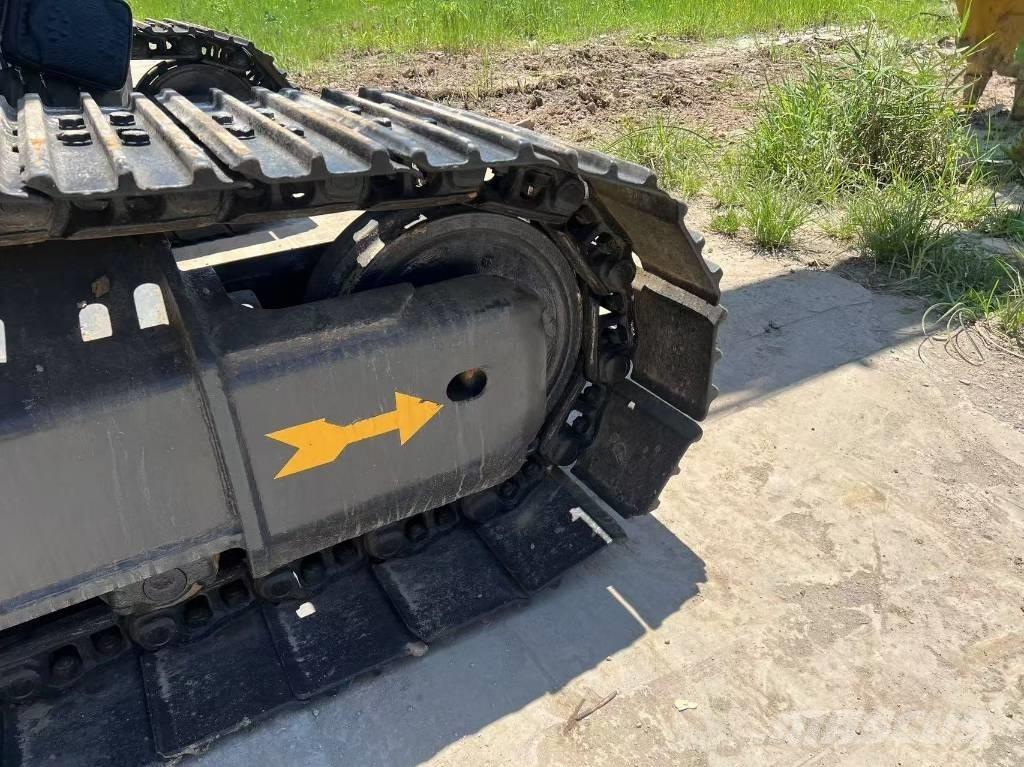 Komatsu PC 220 حفارات زحافة